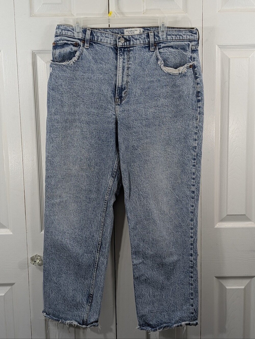 Abercrombie & Fitch: 90's Straight Ultra High Rise - Size 16s/33